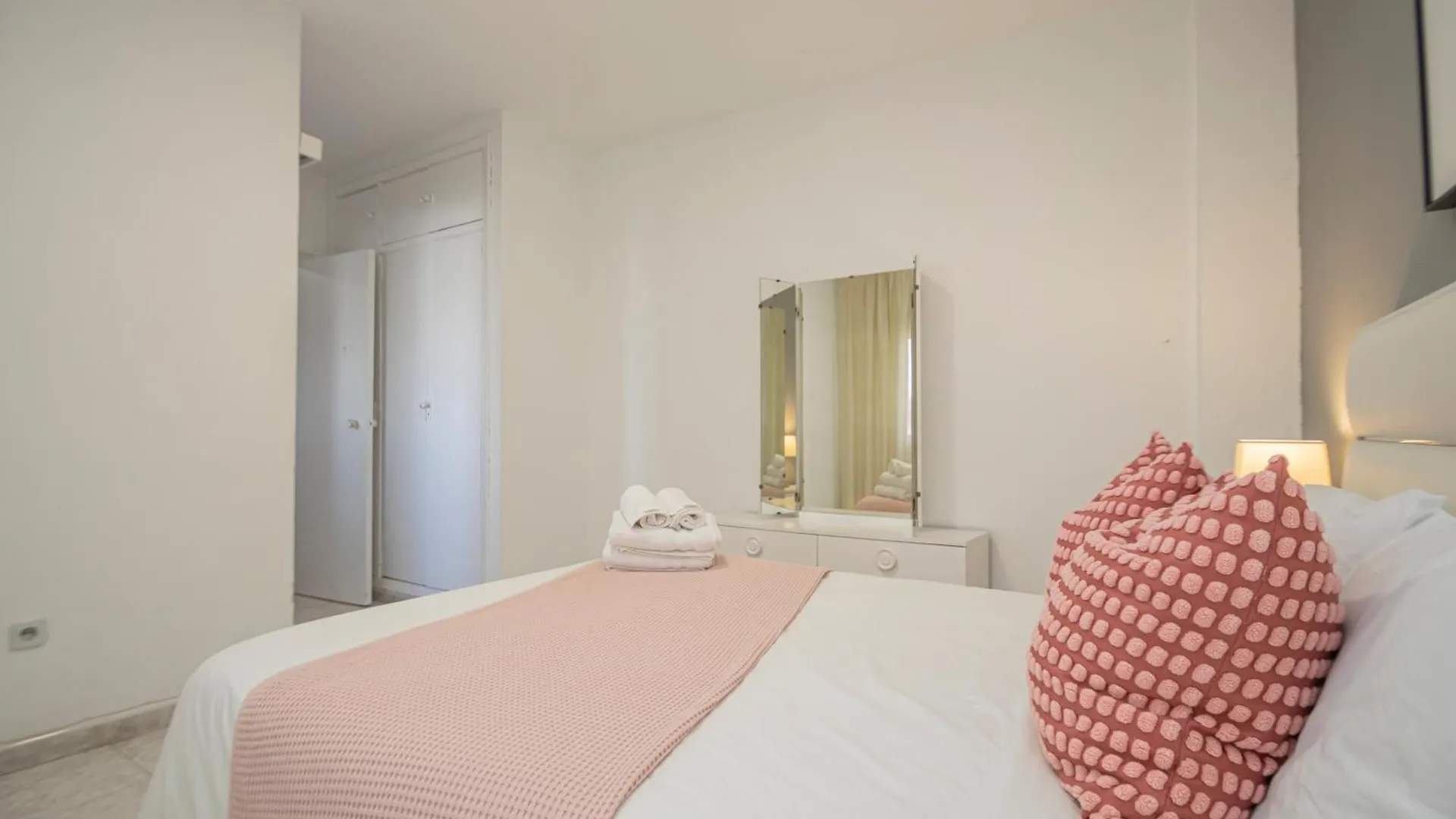 דירות סביליה Perfect Getaway In Triana - 15M Walk Giralda